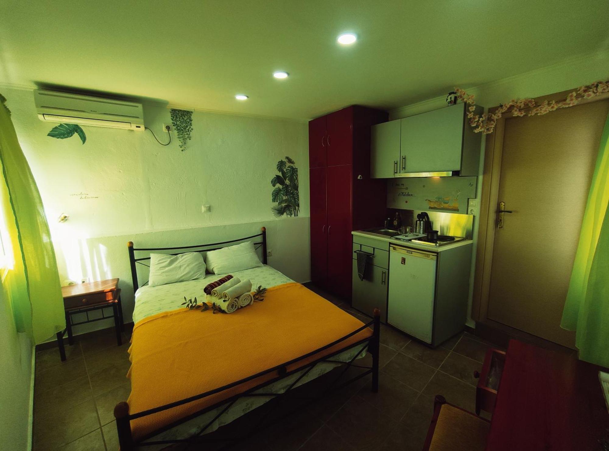 Rena'S Rooms Μελίντα Melinta ห้อง รูปภาพ